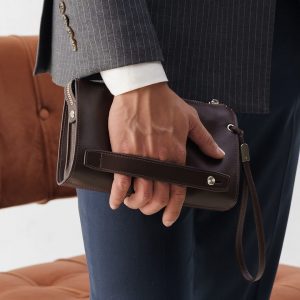 Cách chọn mua ví cầm tay nam cho phù hợp
